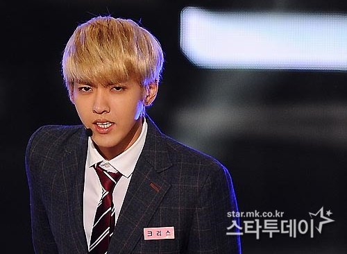 ì—'ì†Œ å‰ë©¤ë²„ í¬ë¦¬ìŠ¤ ê°•ê°„ ì£„ë¡œ ì¤'êµ­ ê³µì•ˆì— ì²´í¬ ë„¤ì´íŠ¸ ì—°ì˜ˆ