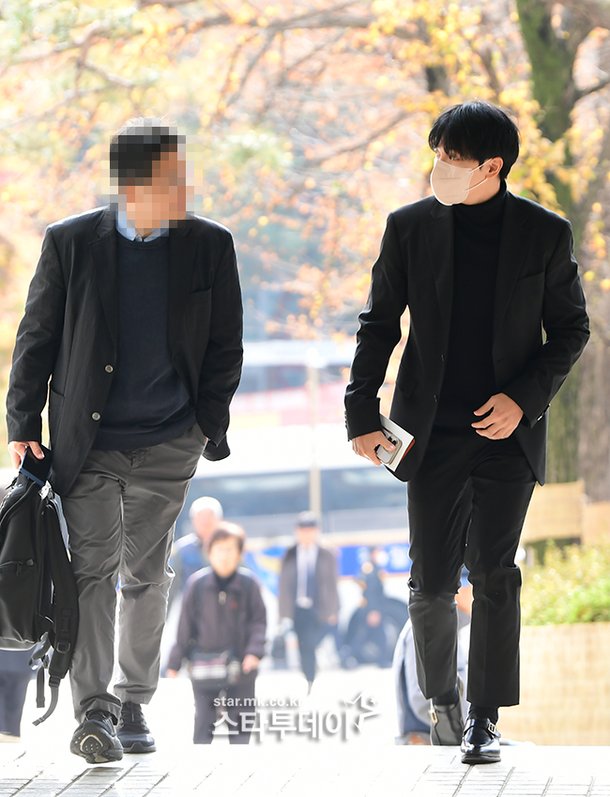 [Photo] Lee Seung-gi, appearing in court with legal counsel