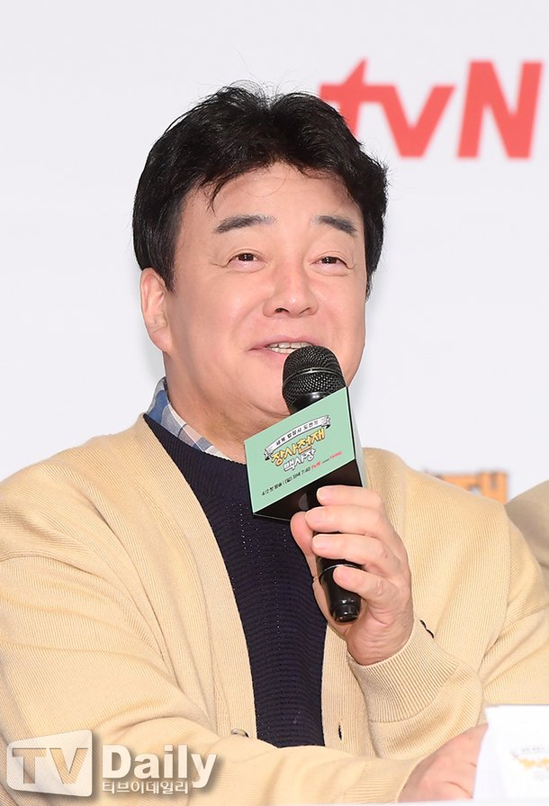 백종원의 빽다방, 곰팡이 논란 터졌다…A 씨 제조사와 책임 미뤄