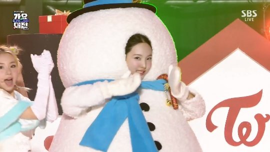 눈사람이 된 Bts 슈가·트와이스 나연X사나…흥겨웠던 크리스마스 파티[Sbs 가요대전②] : 네이트 연예