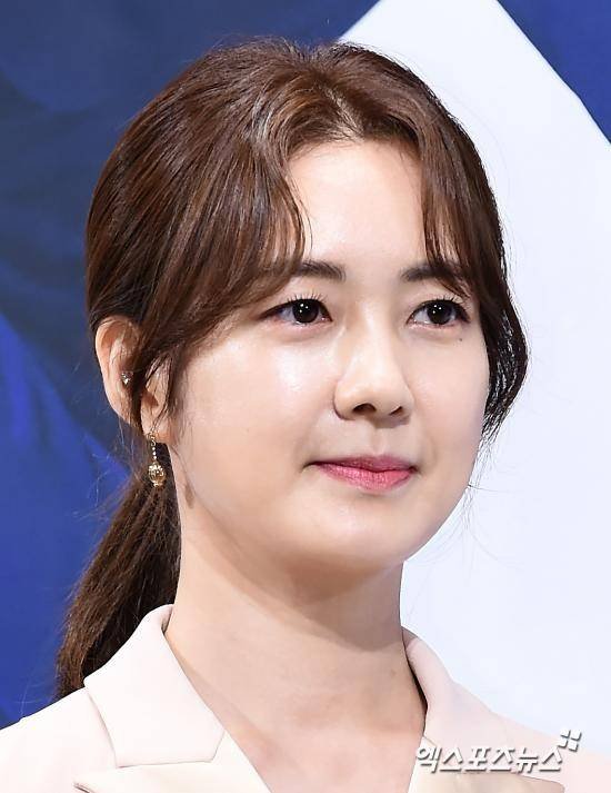 [단독] 이요원, '미우새' 뜬다…♥남편 재벌설→23세 딸 언급할까 &quot;4월 중 방영&quot;