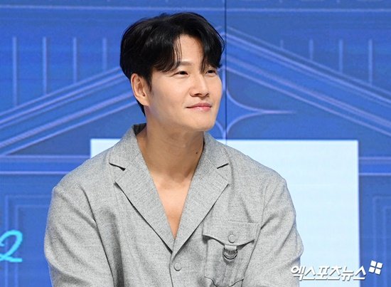 김종국, 논현동 고급 빌라 62억 원에 매입…&apos;전액 현금 추정&apos;