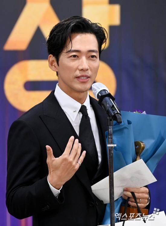 남궁민, &apos;천변&apos; 조기종영 아픔 딛고…3년만 SBS 컴백 ♥감독 된다, 멜로 2연타 가나요 [엑&apos;s 이슈]