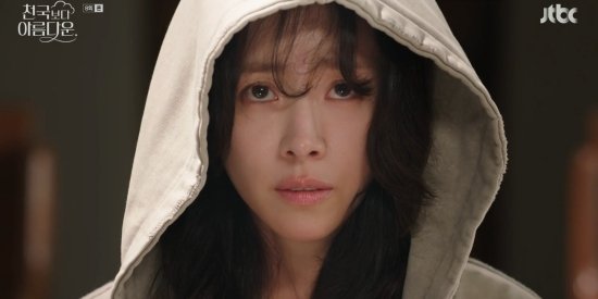 &apos;천국보다 아름다운&apos; 한지민, 좋아해선 안 될 사람 좋아해 고해성사…♥손석구 짝사랑하나 [종합]