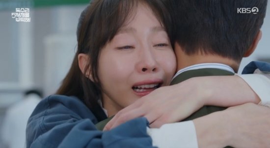 &apos;독수리 5형제&apos; 엄지원, ♥안재욱 교통사고 소식에 오열…안도의 포옹 [종합]