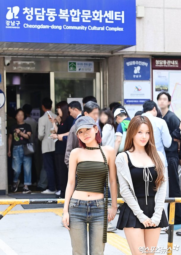 &apos;투표는 민주주의의 꽃&apos; 키오프 쥴리-벨, 사전투표소 빛낸 미모
