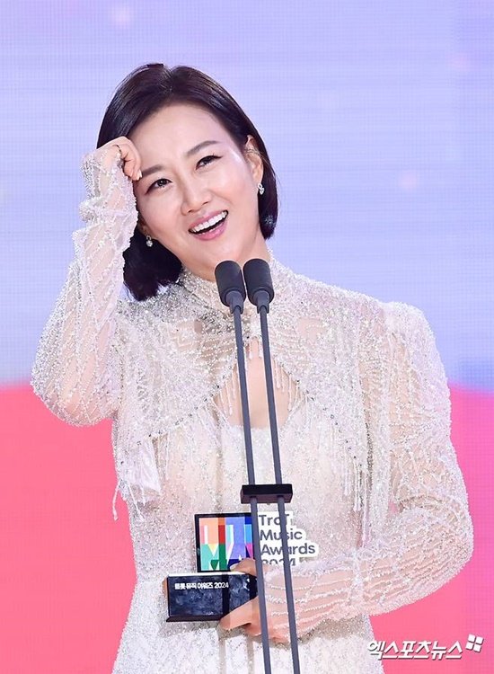 장윤정, &apos;120억&apos; 펜트하우스 재력 어마어마…천 명만 되는 블랙카드 있어 (도장TV)