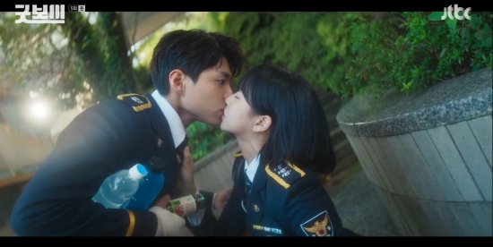내가 미친 거지…&apos;굿보이&apos; 김소현, ♥박보검에 첫 키스 [종합]