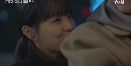 &apos;미지의 서울&apos; 박진영♥박보영, 연애 시작부터 첫 다툼…화해의 포옹 &apos;달달&apos; [종합]