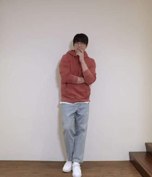 잘나가던 성시경 유튜브 삐끗…꾸미려다 팬들 &apos;분노&apos; [엑&apos;s 이슈]