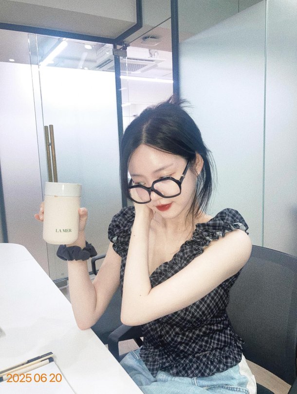 &apos;견미리 딸&apos; 이유비, 눈에 띄는 청순 미모…반가운 근황