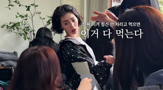 &apos;명품 몸매&apos; 나나, 간식 50개씩 대량구매?…정신 안 차리면 다 먹어 [종합]