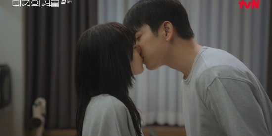 예뻐…&apos;미지의 서울&apos; 박진영, ♥박보영과 애틋 첫 키스