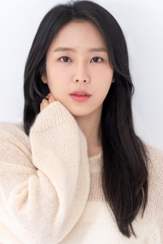 예원, 새 프로필 공개…우아하고 시크한 매력 : 네이트 연예