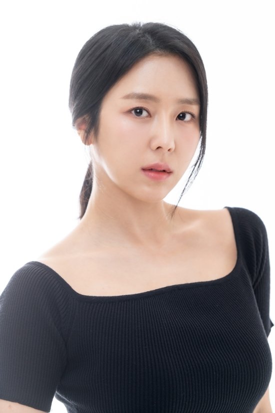 예원, 새 프로필 공개…우아하고 시크한 매력 : 네이트 연예