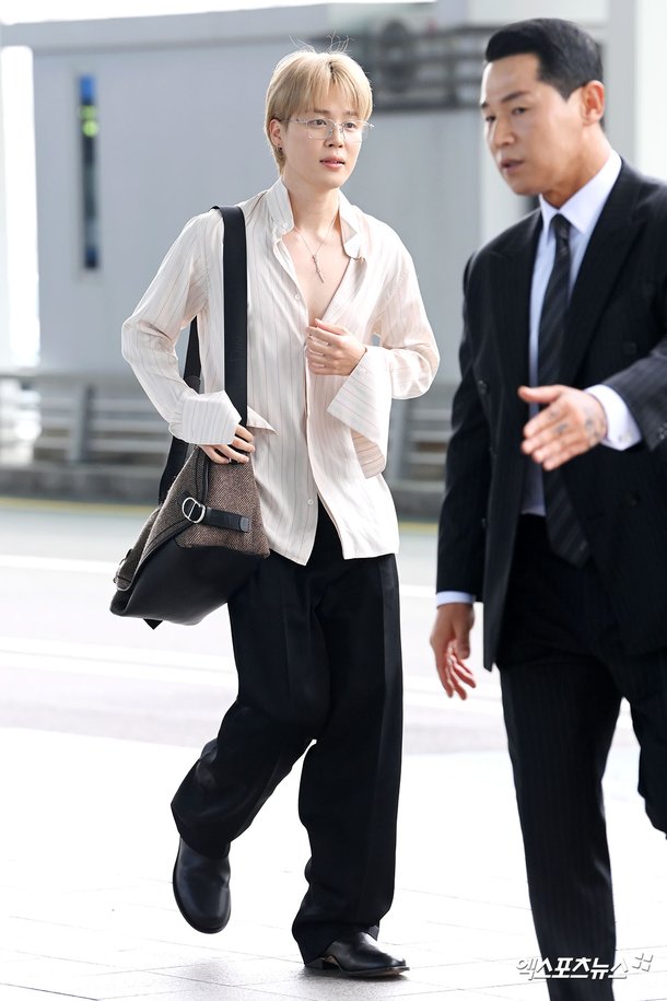 BTS Jimin 'Bold Fashion and Timid Hands'[Ex's HD Photo]