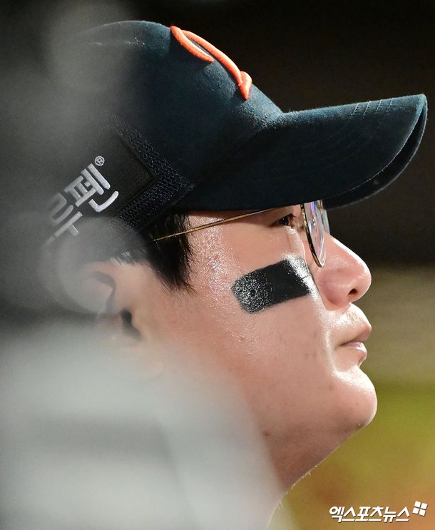 아쉬워하는 김서현