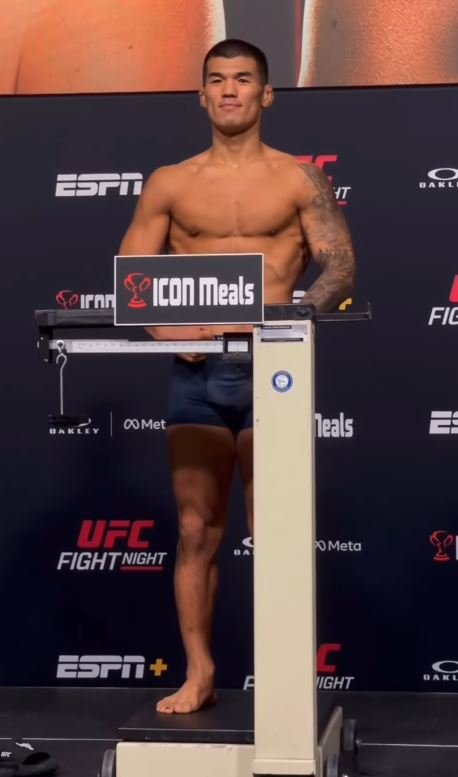 계체를 마친 고석현