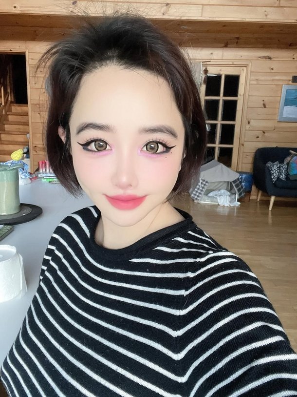 2NE1 Park Bom's daily routine.