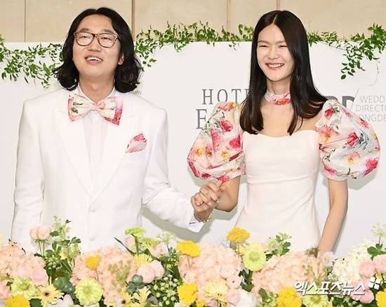 이미지 설명: 김경진 전수민 쌍둥이 출산 병실 가족사진