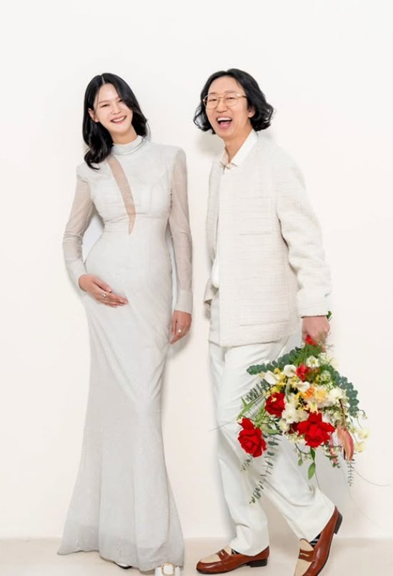 이미지 설명: 김경진 병실에서 웃는 모습 사진