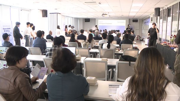 "카네이션 대신 AI"…부모님 인생 2막 돕는 인공지능 교육