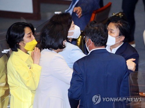 ë¥˜í˜¸ì • ë‹¹ì‹  ë¬¸ì •ë³µ ì•¼ ê°ížˆ ë³¸íšŒì˜ìž¥ ê³ ì„± ë„¤ì´íŠ¸ ë‰´ìŠ¤
