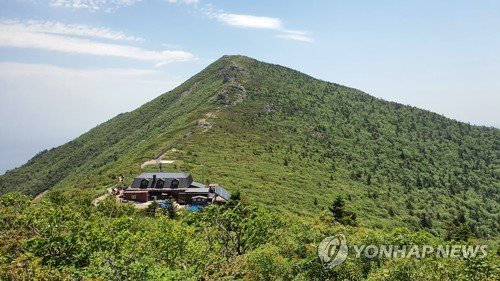 등산객 쉼터 설악산 중청대피소 역사속으로 아듀…10월부터 철거