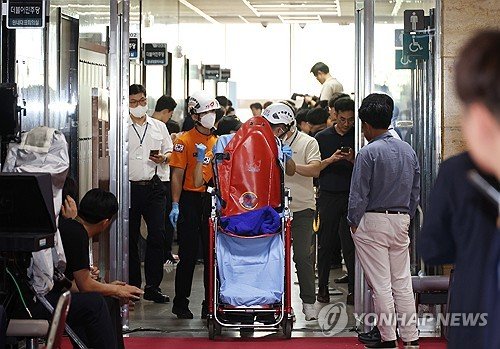 단식 18일째 이재명, 병원 이송 거부…구급차 출동했다 철수