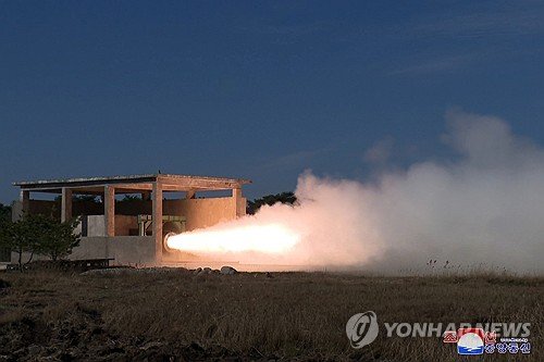 [속보] 북한 quot;신형 중거리탄도미사일용 고체연료엔진 실험 성과quot;