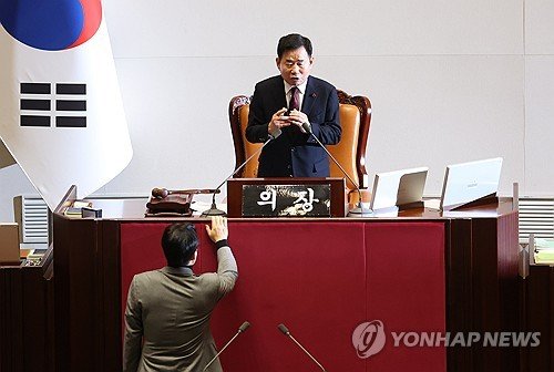 김의장, 이태원특별법 중재안 제시…특검 없이 총선후 시행