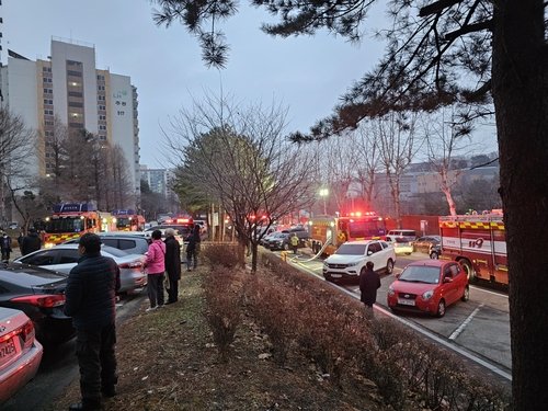[2보] 군포 산본동 아파트 9층서 불…주민 1명 숨져