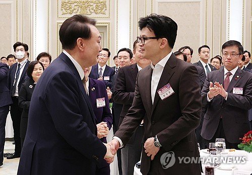 [속보] 尹대통령-韓위원장, 서천시장 화재 현장 함께 점검