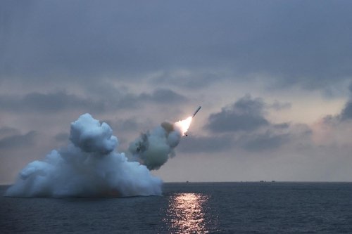 북 quot;김정은 어제 잠수함발사순항미사일·핵잠수함 건조 지도quot;종합
