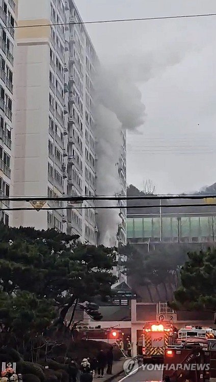 광주 한 아파트서 화재…주민 50여명 대피종합