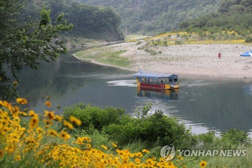 단종 유배지 영월 청령포서 유람선 고장…관광객 5명 구조