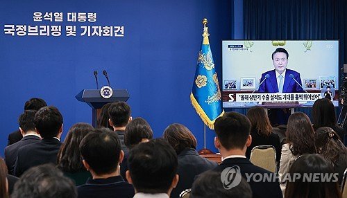 尹대통령 quot;경제 확실히 살아나는중…앞으로 더 크게 도약quot;