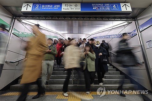 준법투쟁 둘째날 서울지하철 1호선에서만 27대 20분 이상 지연