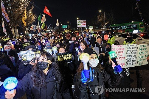 토요일 서울 도심서 탄핵 찬반 집회…quot;대중교통 이용하세요quot;