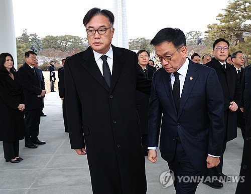 대통령실 실장·수석, '헌법재판관 임명' 崔대행에 일괄사의