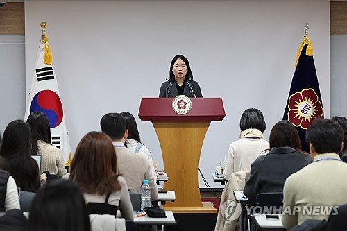 헌재 quot;尹 재판관 기피신청 논의…받아들인 경우 한번도 없어quot;