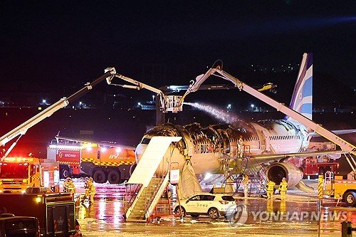 김해공항 에어부산 항공기에 불…승객·승무원 176명 모두 탈출(종합2보)