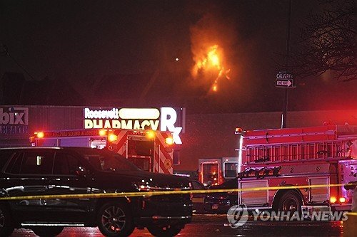 [속보] 美필라델피아 쇼핑몰 인근서 경비행기 추락…지상서 다수 사상 로이터
