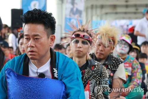 Participants in the⁣ 2025⁤ Han River Bruising Contest