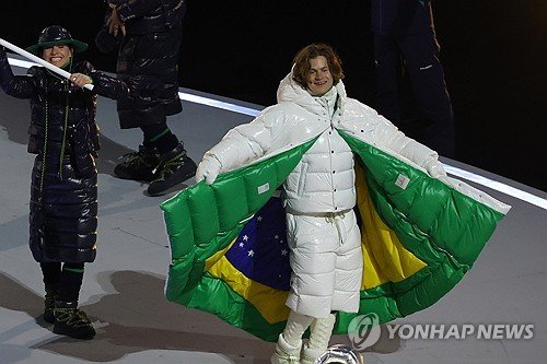 네이트 스포츠에 소개된 개회식 단복 경쟁 관련 이미지