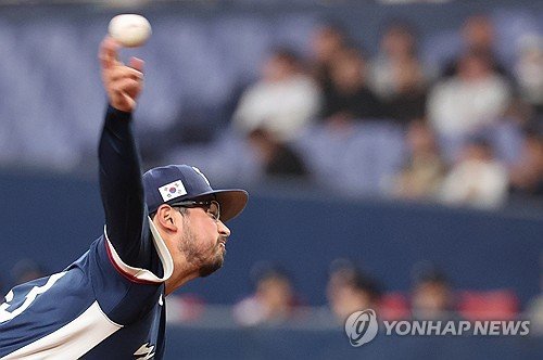 WBC 평가전에서 역투하는 데인 더닝