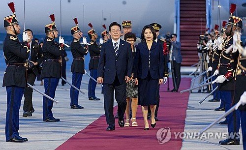 이재명 대통령 부부, 파리 도착