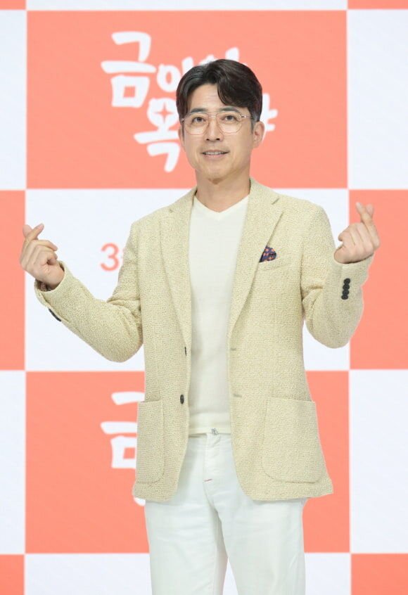[단독 인터뷰] 최재원 연예인 중 대통령 표창 2회는 처음…가문의 영광