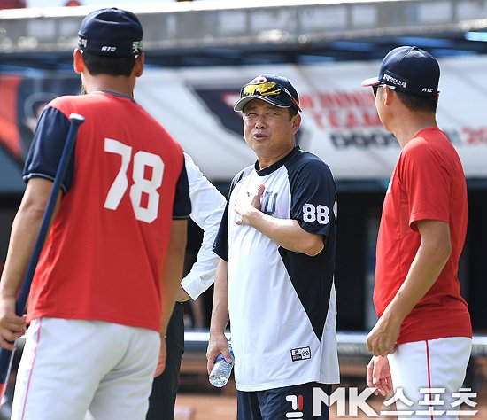 김태형 감독, 그 때 그 심정! [MK포토] : 네이트 스포츠