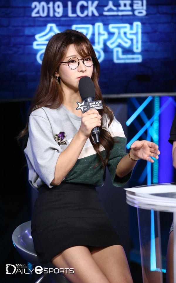 포토] 롤챔스 '해적 방송' 김수현 아나운서 : 네이트뉴스